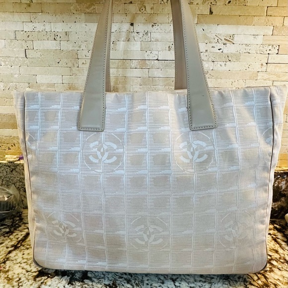 CHANEL Gray Beige Travel Bag with Geometric Design - Picture 1 of 16